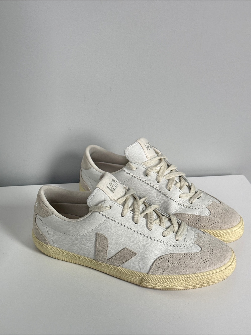 Veja Volley O.T. Women’s Sneaker White Leather Size 10 Lace Up